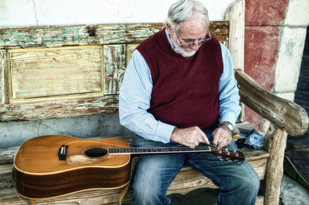 Fletcher changes strings on his '68 D35